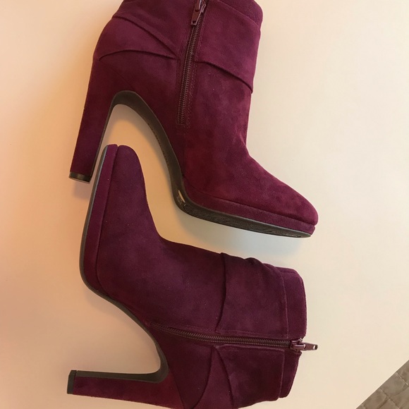 ⚜️SOLD⚜️.    Gianni Bini Suede Bow Ankle Boots - Picture 7 of 8